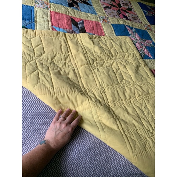 Full size handmade yellow backing cross quilt - Picture 4 of 10
